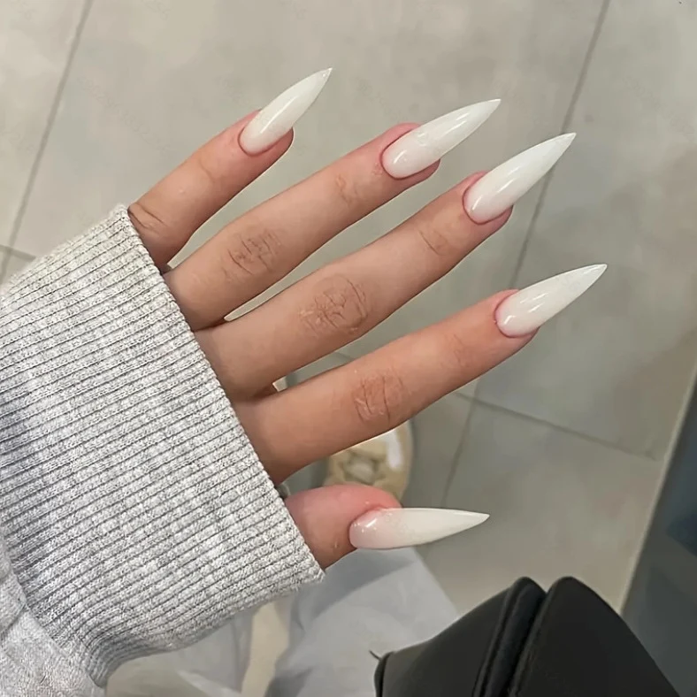 Spitze Stiletto-Nagelverstärkungen Karnz