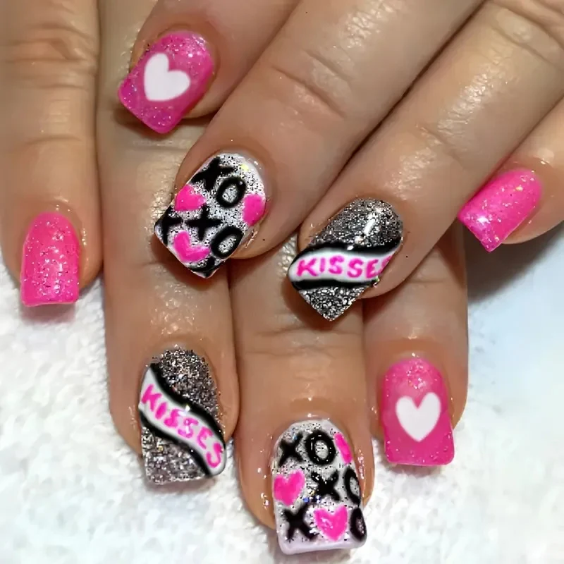 Verspieltes dekoratives Nagelkunst-Set Karnz