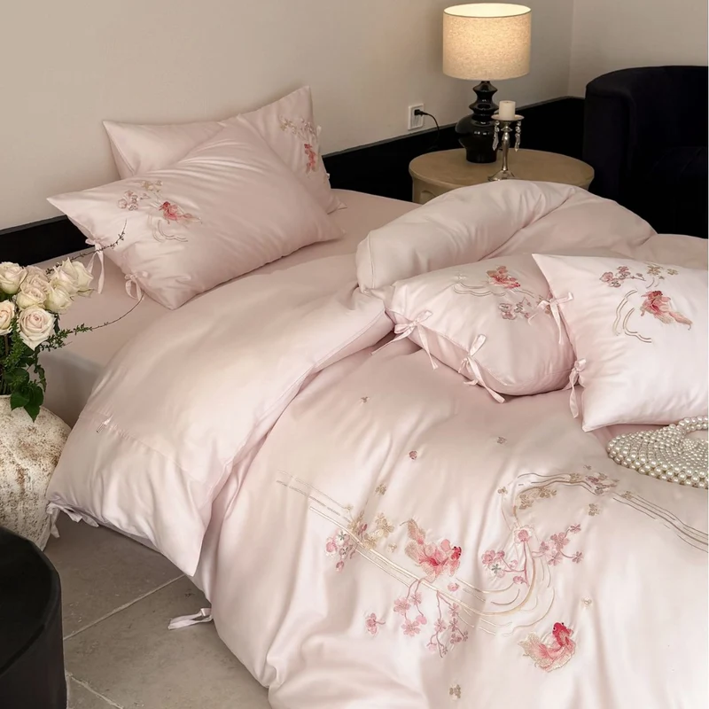 Besticktes Satin-Bettwäsche-Set mit Schleifenbändern und zarter Blumenstickerei Karnz