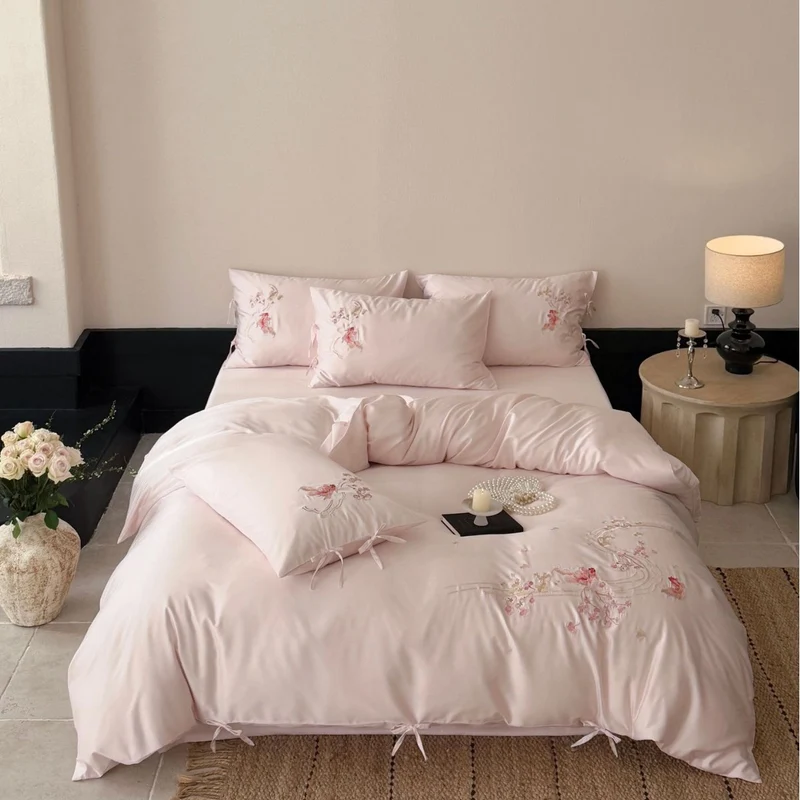 Besticktes Satin-Bettwäsche-Set mit Schleifenbändern und zarter Blumenstickerei Karnz