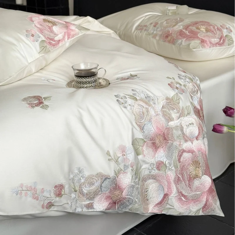 Besticktes Satin-Bettwäsche-Set mit floraler Relief-Stickerei und seidigem Finish Karnz