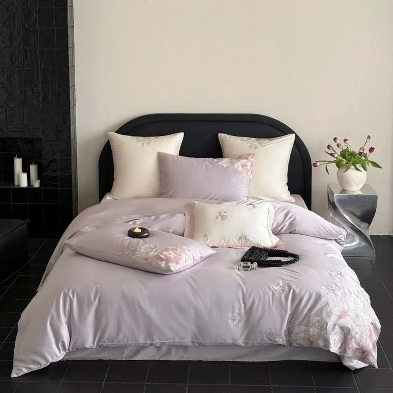 Besticktes Satin-Bettwäsche-Set mit floraler Relief-Stickerei und seidigem Finish Karnz