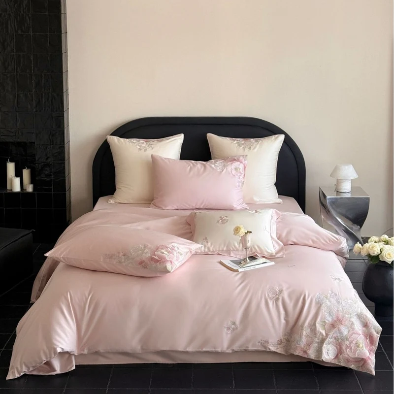 Besticktes Satin-Bettwäsche-Set mit floraler Relief-Stickerei und seidigem Finish Karnz