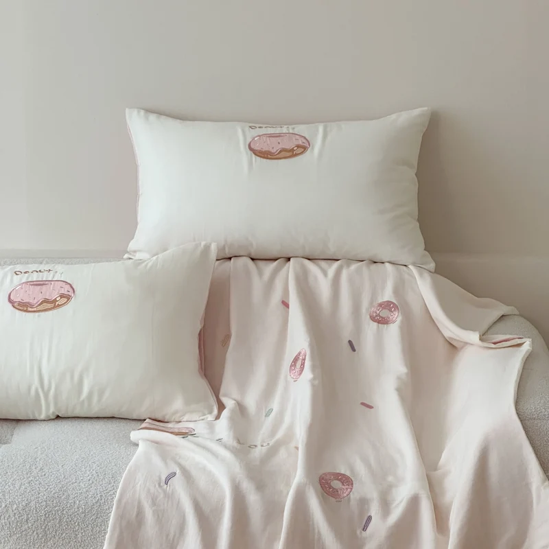 Baumwoll-Bettwäsche-Set mit gesticktem Donut-Motiv und Kissenbezügen Karnz