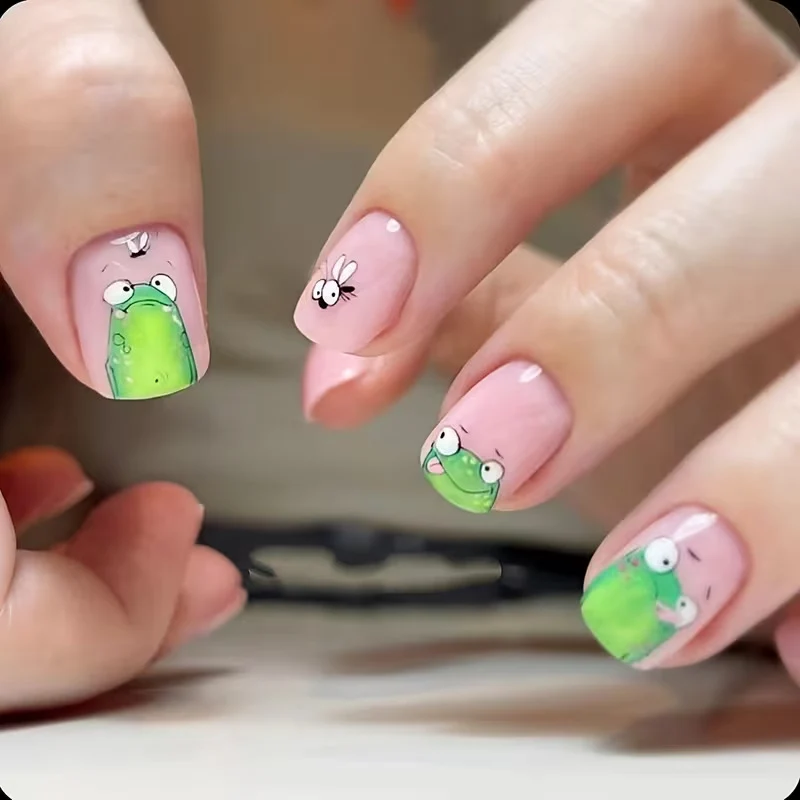 Verspielte, von Fröschen inspirierte Nagelkunst-Verzierungen Karnz