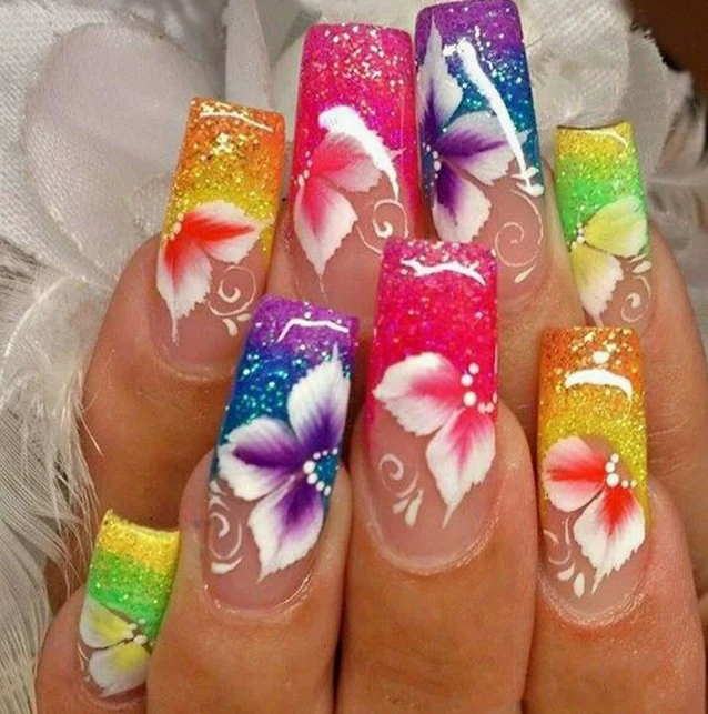 Vibrante florale Nagelkunst Verlängerungen Karnz