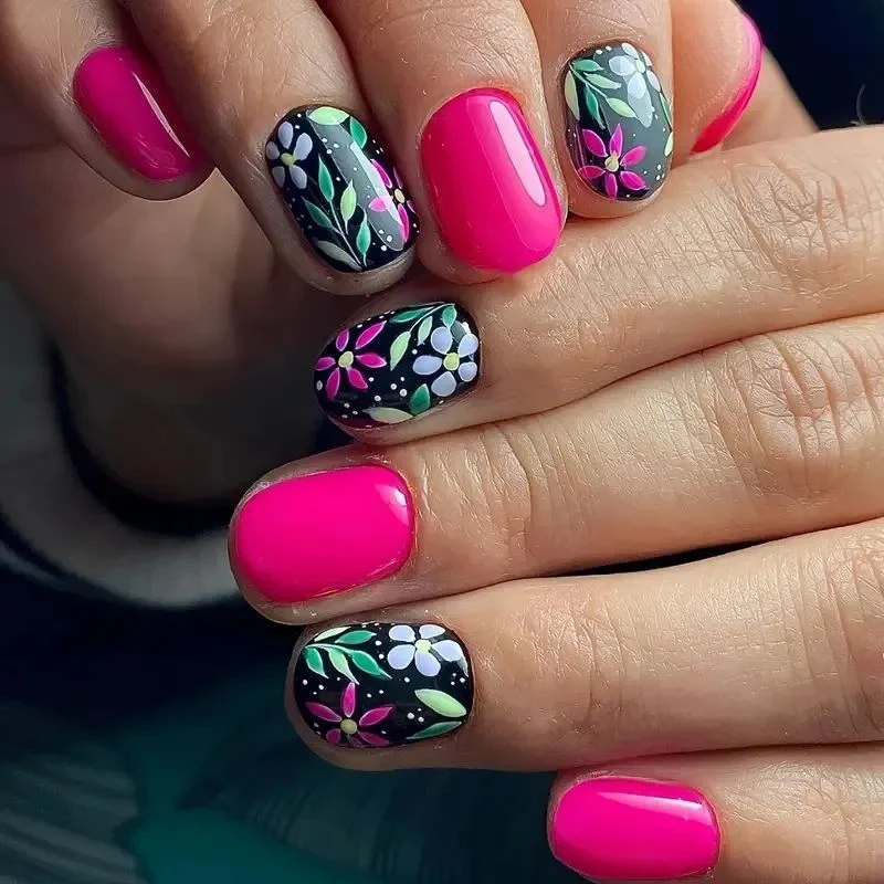 Lebendige florale Nagelkunst-Verbesserungen Karnz