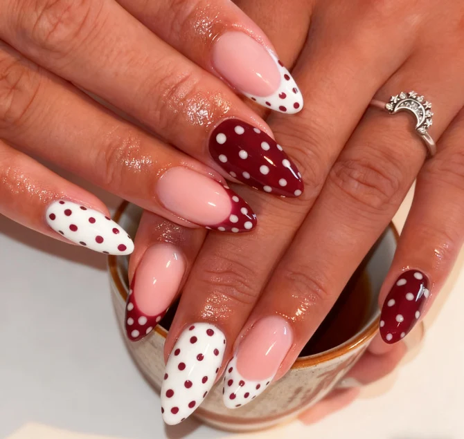 Trendiges Polka Dot Nagelkunstset Karnz
