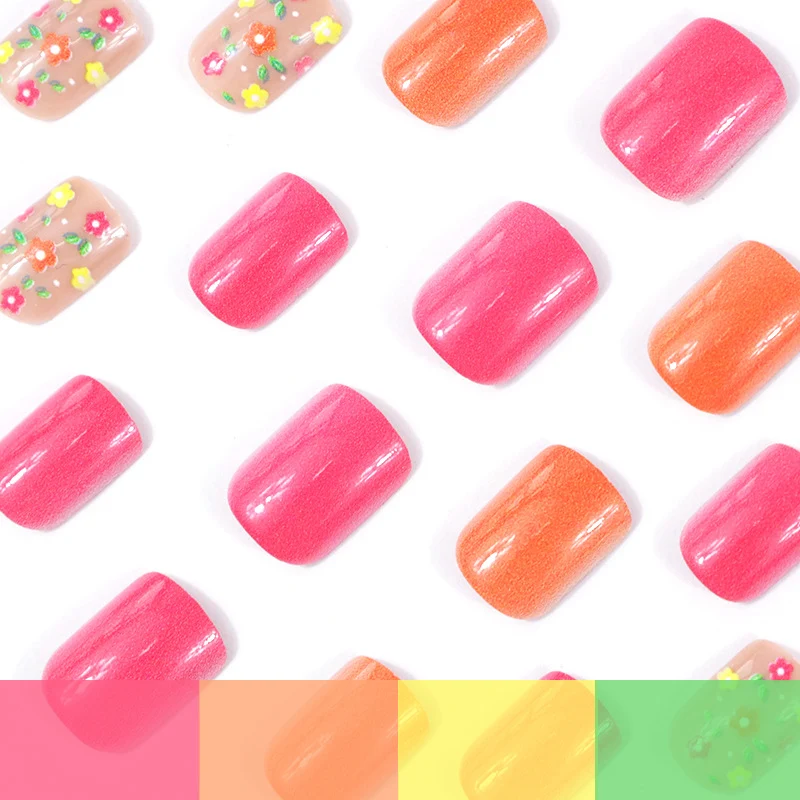 Trendiges Floral-Nagelkunst-Design Karnz
