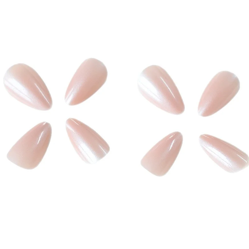 Stylische Nagelverzierung Karnz