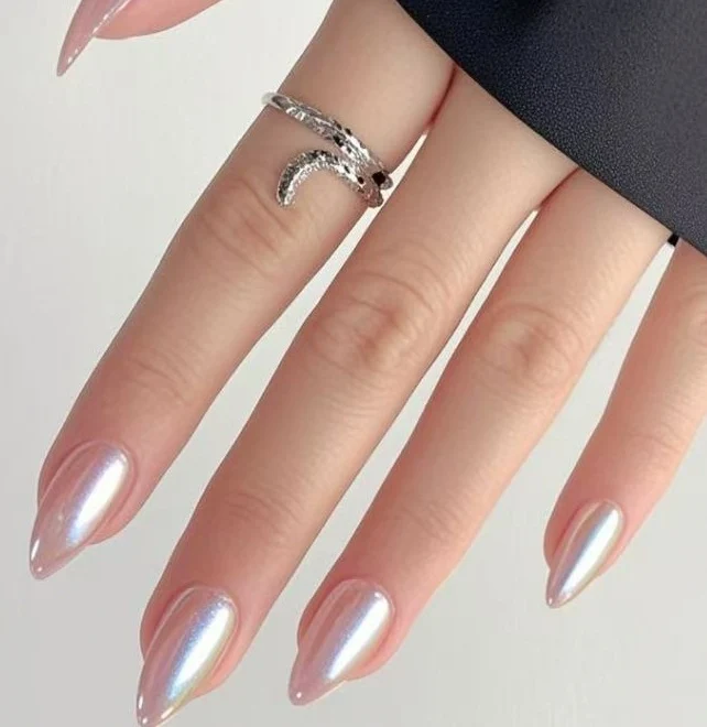 Stylische Nagelverzierung Karnz