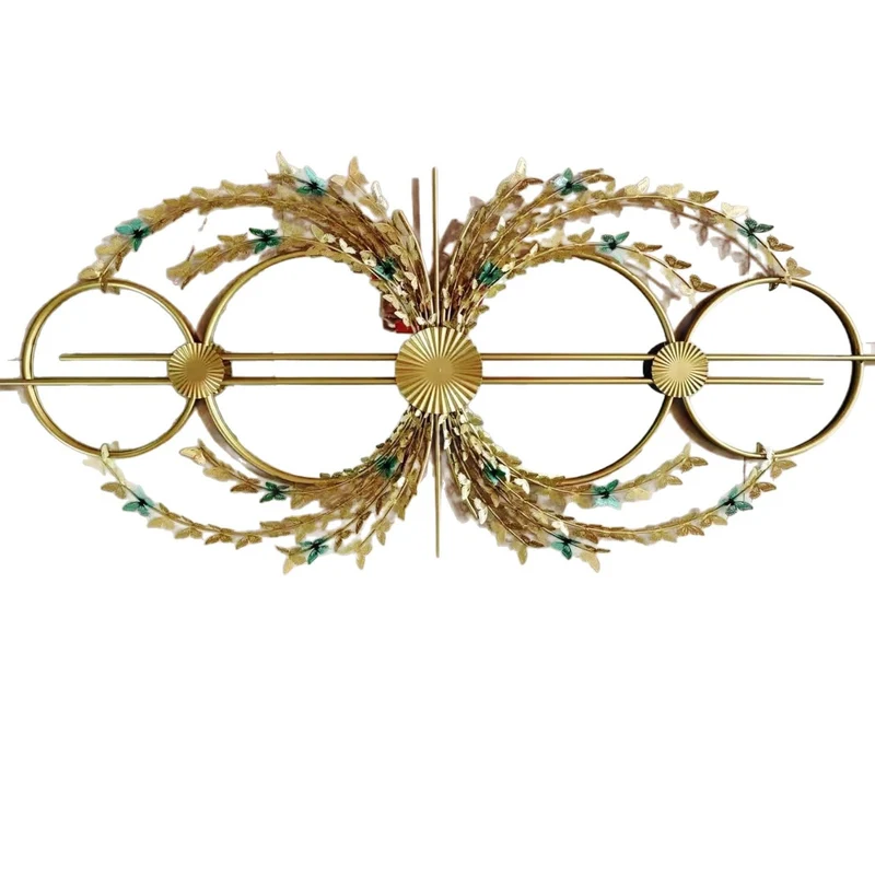 Eleganter Botanischer Wand spiegel mit dekorativen floralen Akzenten Karnz