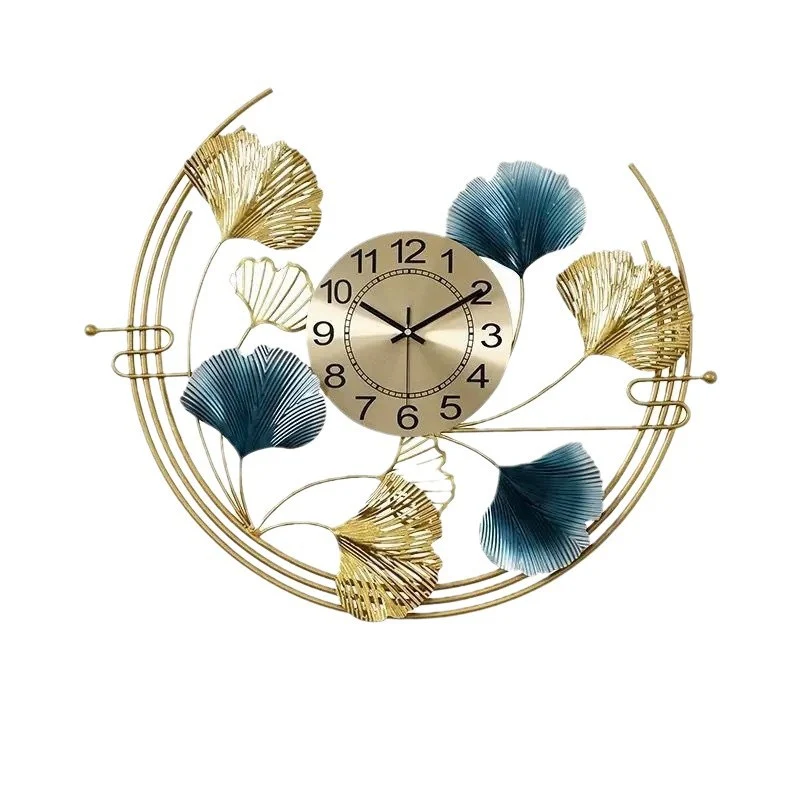 Dekorative Wanduhr mit floralem Design Karnz
