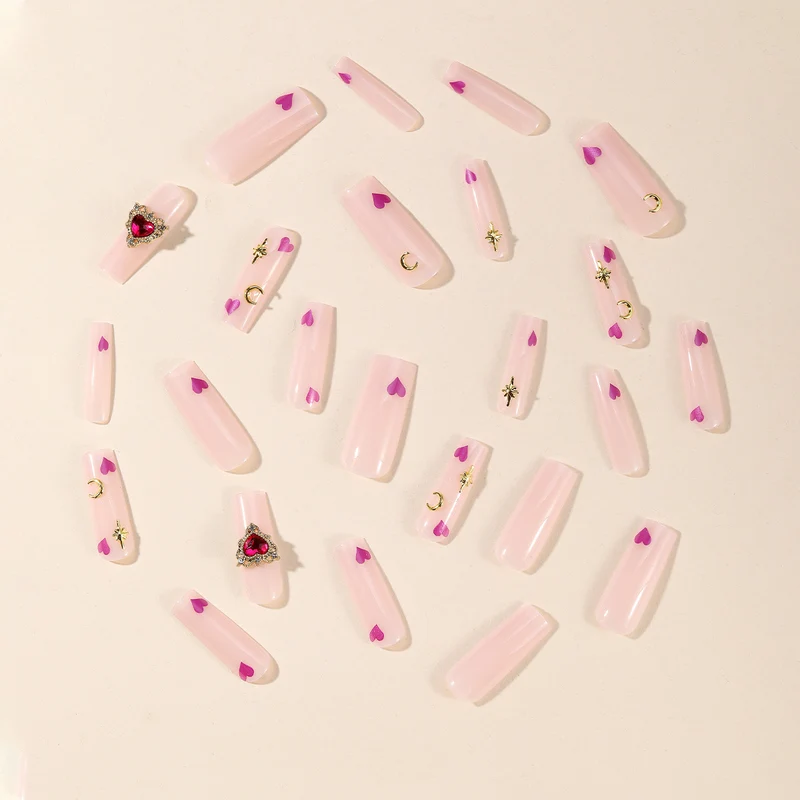 Künstlerische 3D Herz Nagelkunst Karnz