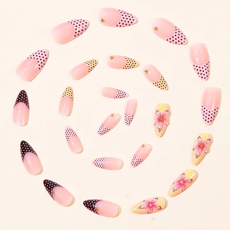 Künstlerische 3D-Blumenakzent-Nagelverlängerungen Karnz