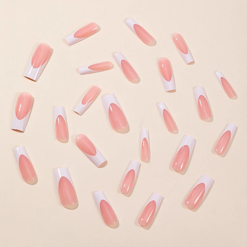Elegante French Tip Nagelkunst Extensions Karnz