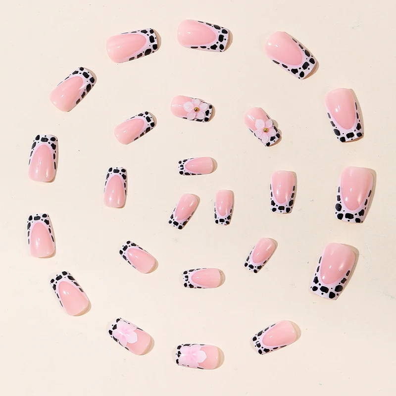 Dekorative florale Akzent Nagelkunst Extensions Karnz