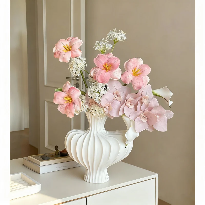 Elegante Blumenvasenarrangement für die Innenraumgestaltung