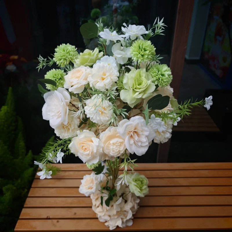 Elegante dekorative florale Mittelstück für Zuhause