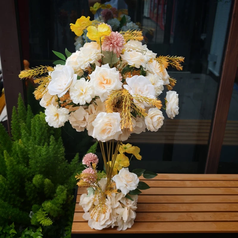 Elegante dekorative florale Mittelstück für Zuhause