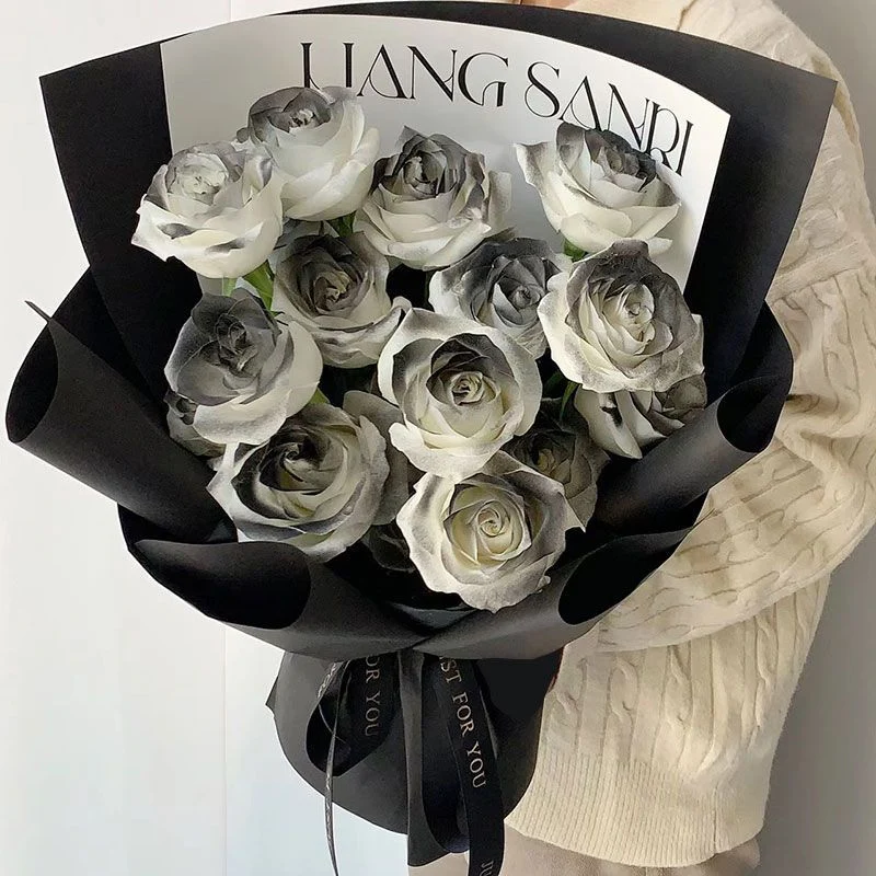 Elegante Blumenstrauß mit dekorativem schwarzen Box