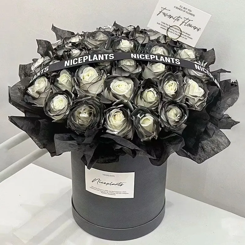 Elegante Blumenstrauß mit dekorativem schwarzen Box
