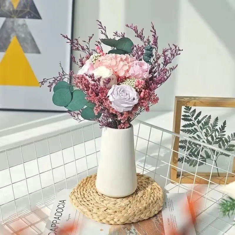 Elegante dekorative Schein- Blumenanordnung