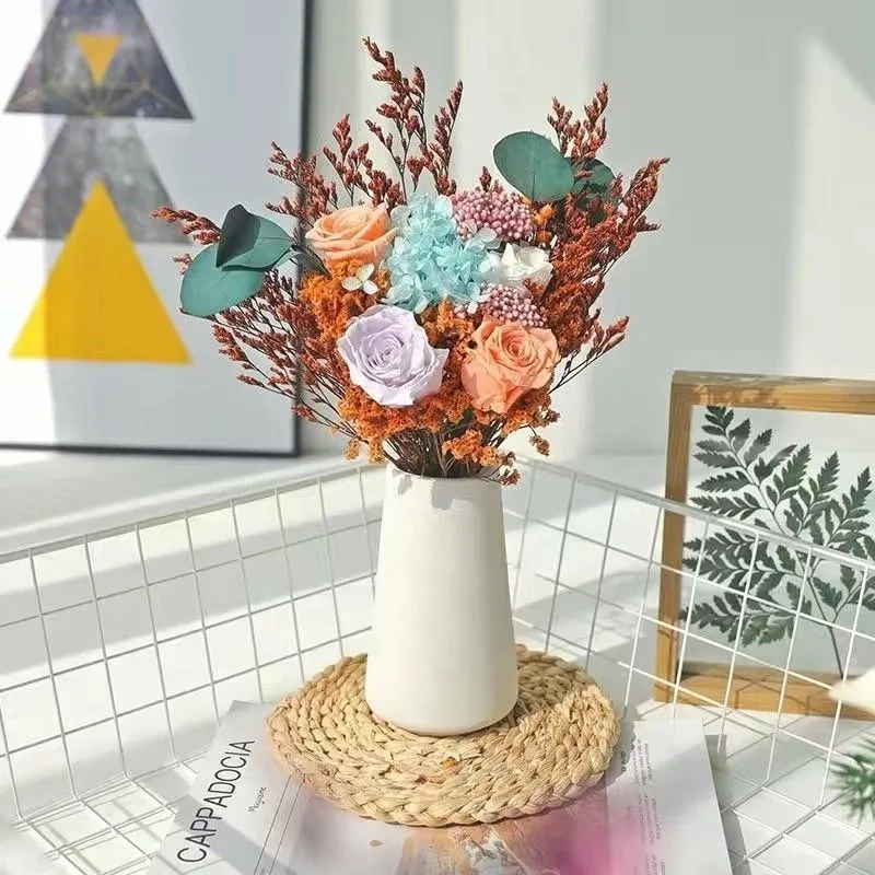 Elegante dekorative Schein- Blumenanordnung