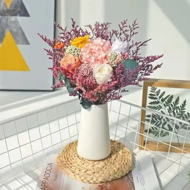 Elegante dekorative Schein- Blumenanordnung