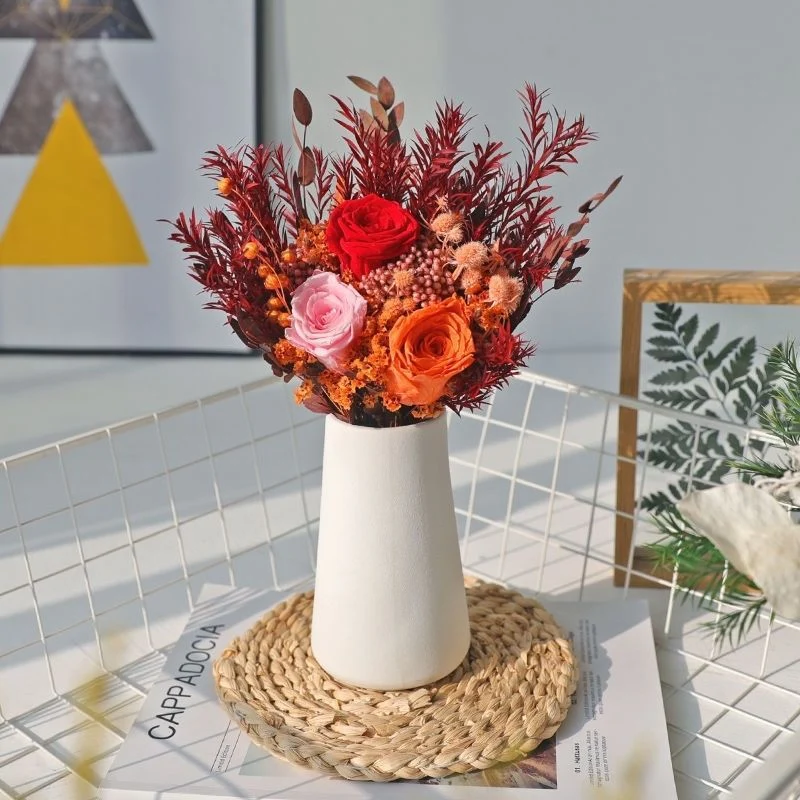Elegante dekorative Schein- Blumenanordnung