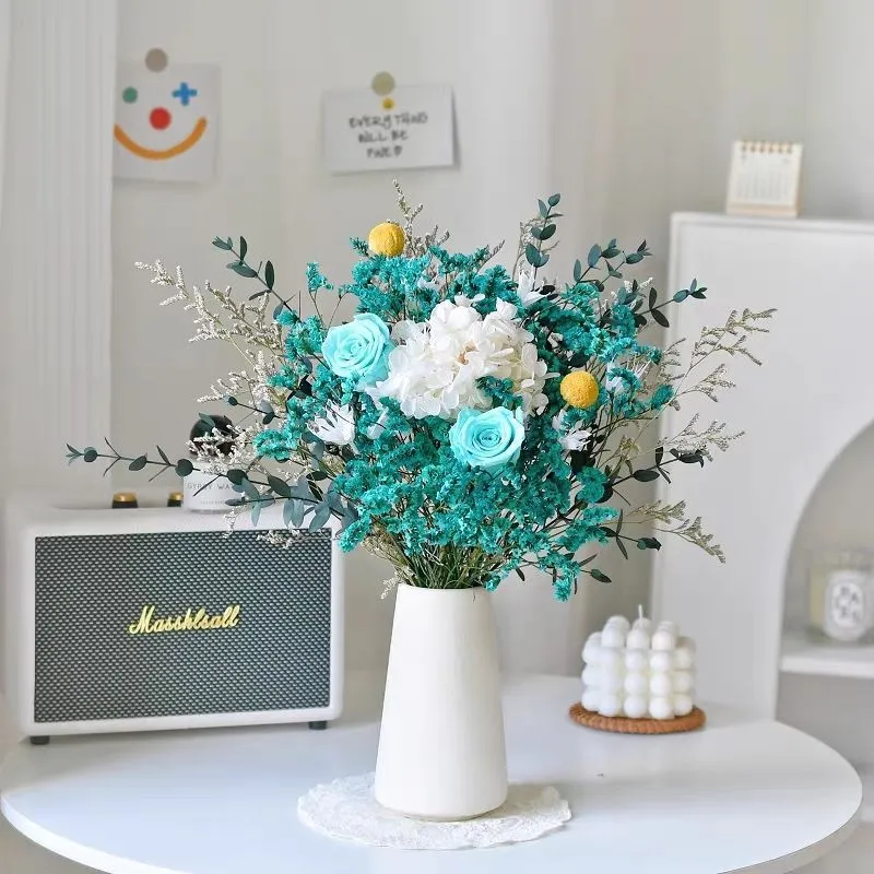 Getrocknete Blumen Dekor Arrangement