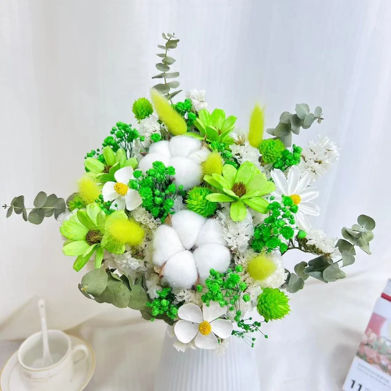 Getrocknete Blumen Baumwollanordnung
