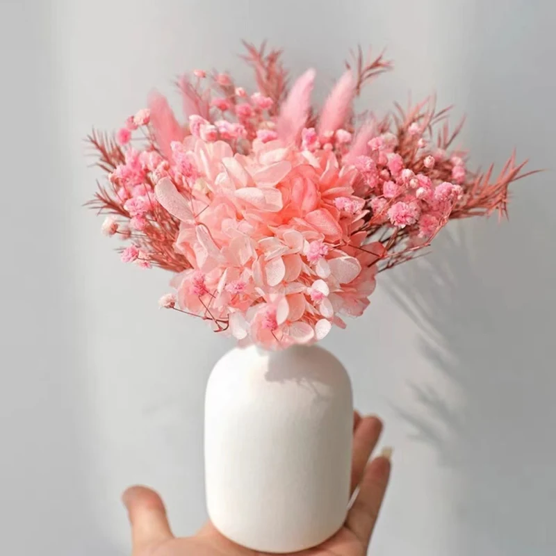 Getrocknete botanische Blumenanordnung