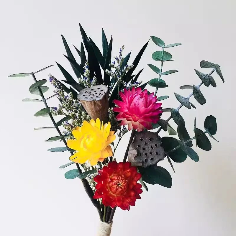 Getrocknete botanische Blumenarrangement