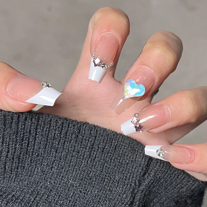 Glänzendes dekoratives Press-On-Nagelset Karnz