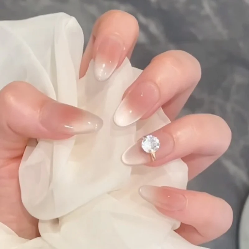 Glänzendes dekoratives Press-On-Nagelset Karnz
