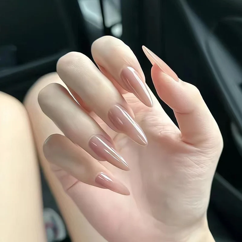 Glänzendes dekoratives Press-On-Nagelset Karnz