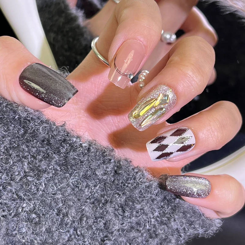 Glänzendes dekoratives Press-On-Nagelset Karnz