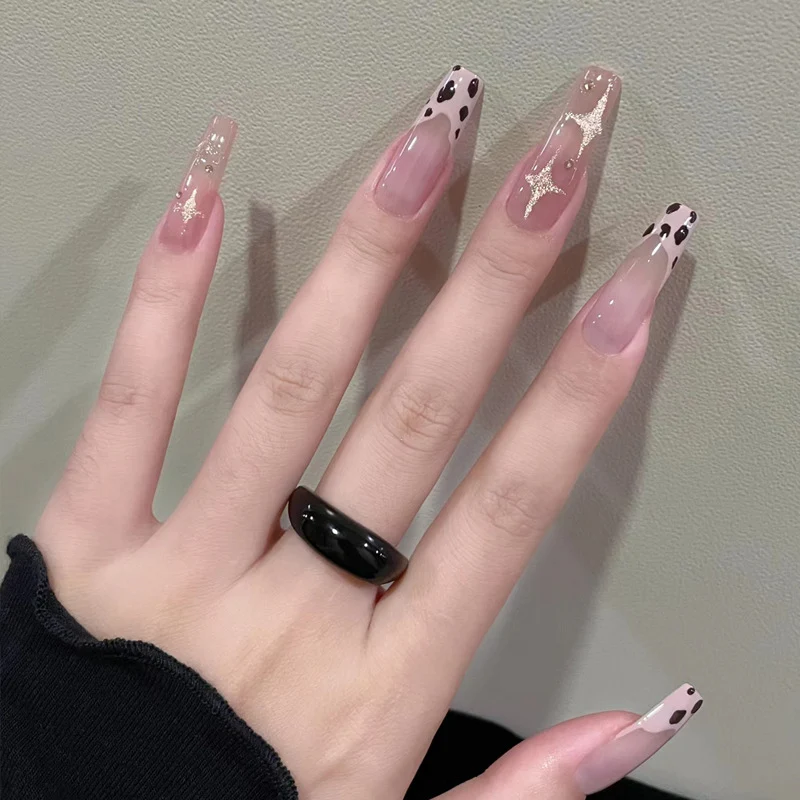 Glänzendes dekoratives Press-On-Nagelset Karnz