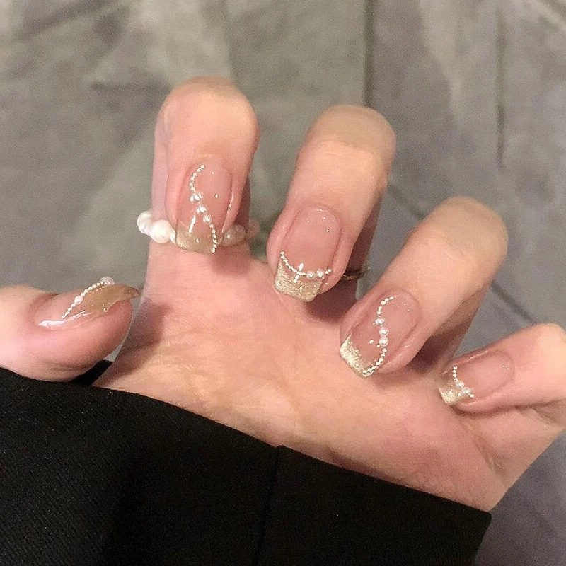 Glänzendes dekoratives Press-On-Nagelset Karnz