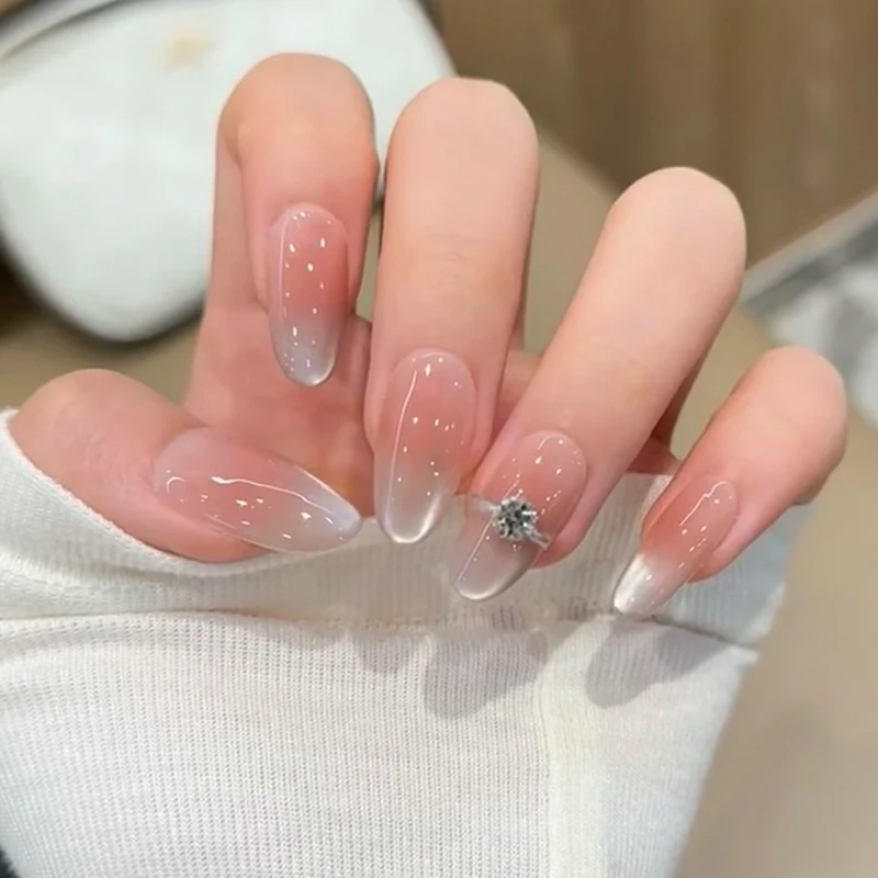 Glänzendes dekoratives Press-On-Nagelset Karnz