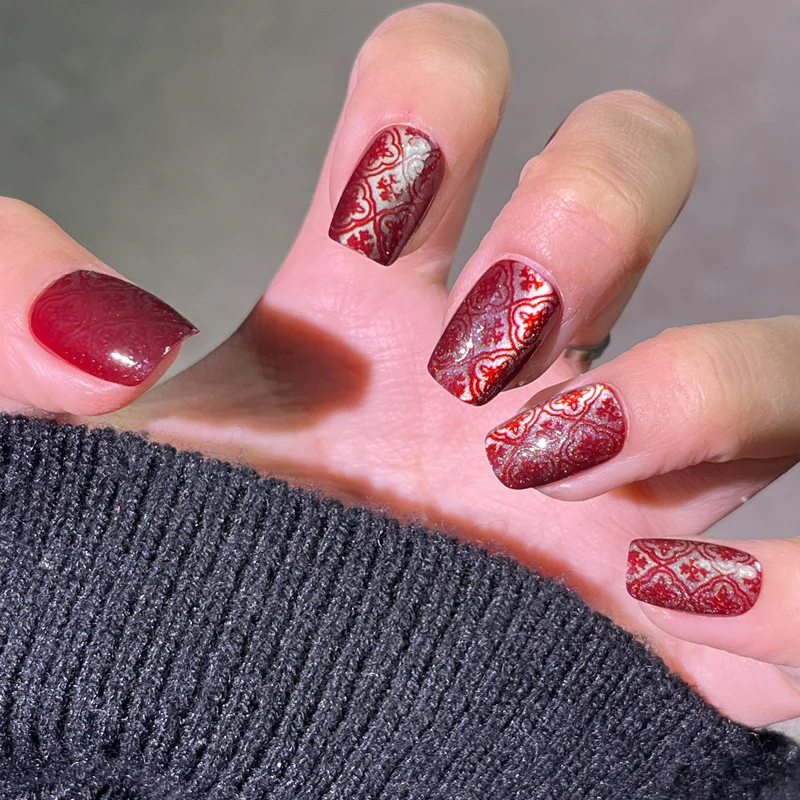Glänzendes dekoratives Press-On-Nagelset Karnz