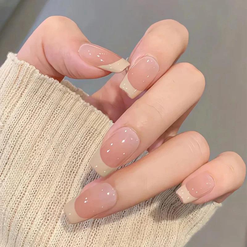 Glamouröses Press-On Nagelkunst-Set mit stylishen Edelstein-Akzenten Karnz