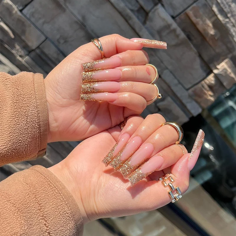 Glamouröse Glitzer-Stiletto Press-On Nägel Karnz