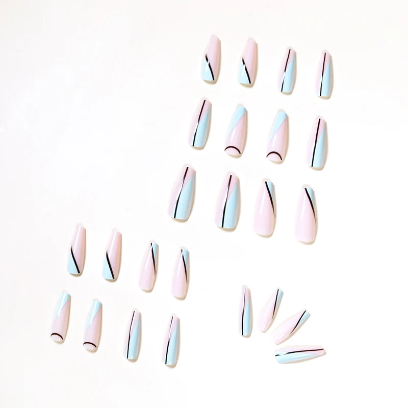 Kunstvolle Acryl-Nägel mit geometrischem Design Karnz