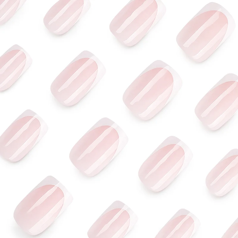Künstliche Nagelverlängerungen mit modernem French-Tip Karnz
