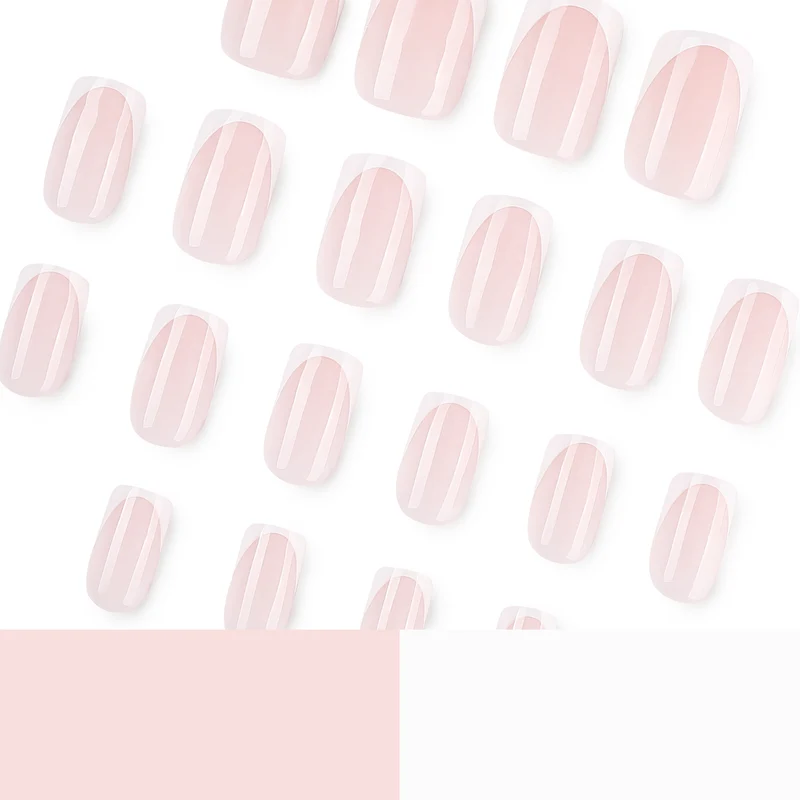 Künstliche Nagelverlängerungen mit modernem French-Tip Karnz
