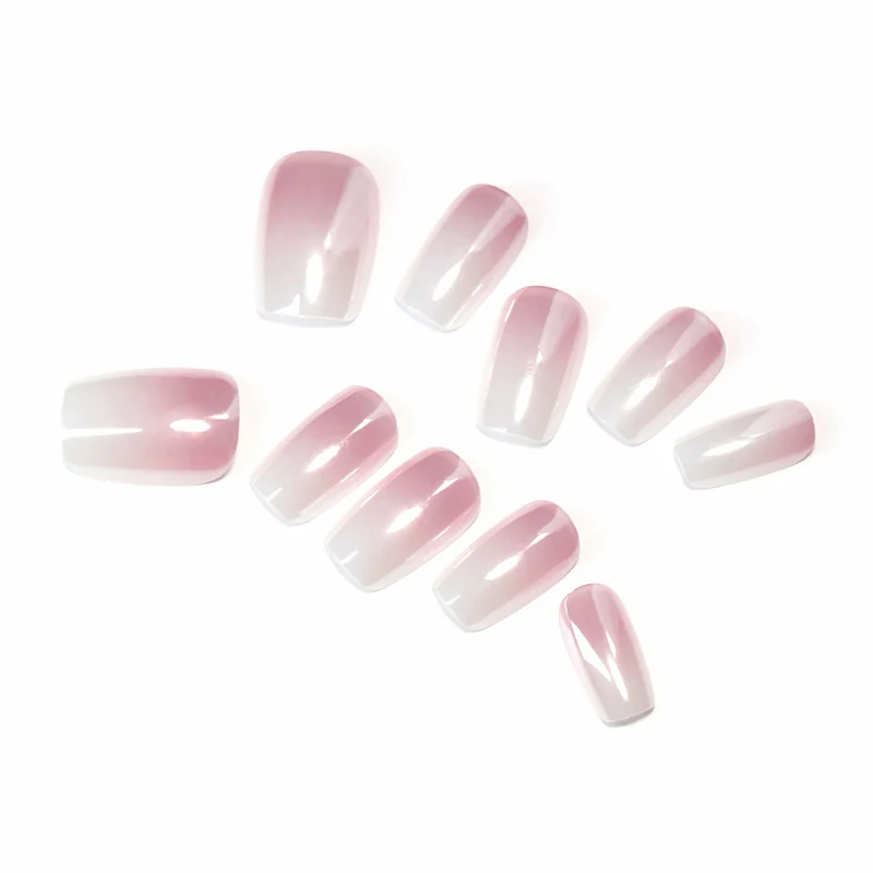 Künstliche Nagelverlängerungen im eleganten Ombre-Design Karnz