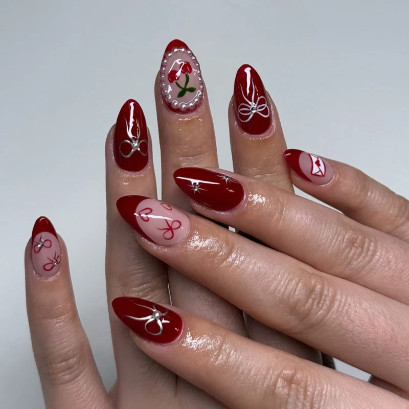 Künstliche Nagelkunst mit verspielten Punkten und Schleifen Karnz