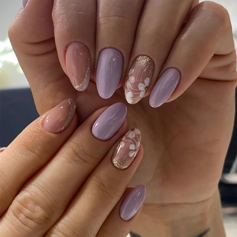 Künstliche Nagelkunst mit verspielten Punkten und Schleifen Karnz